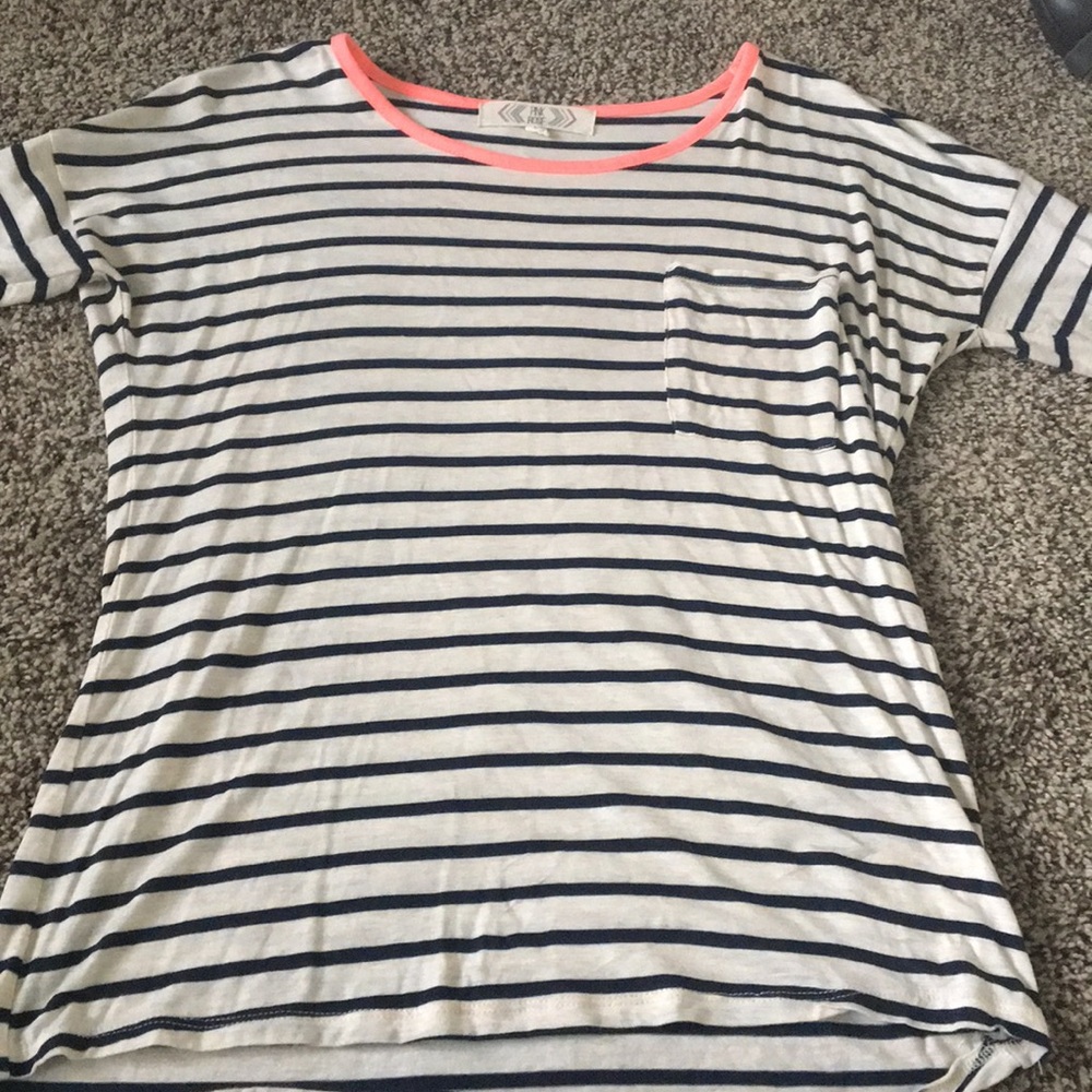 Size Large 3/4 sleeve shirt